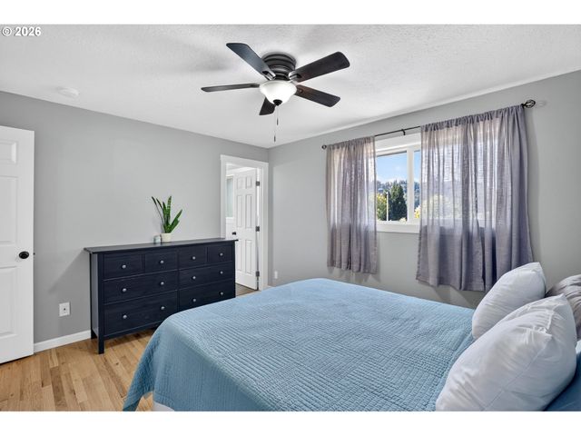 985 Nw 3RD St, Gresham, OR 97030