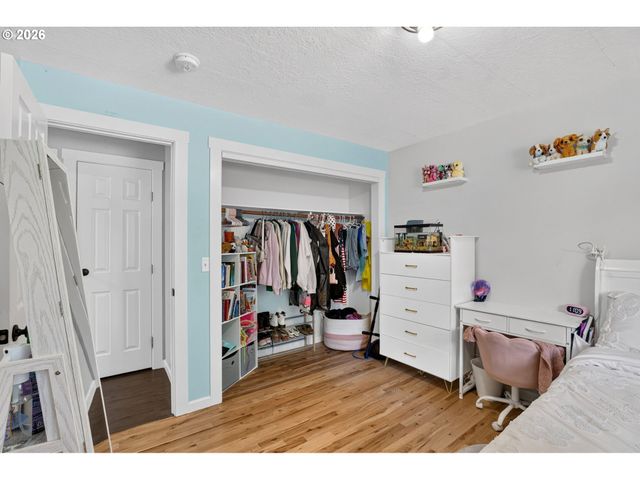 985 Nw 3RD St, Gresham, OR 97030