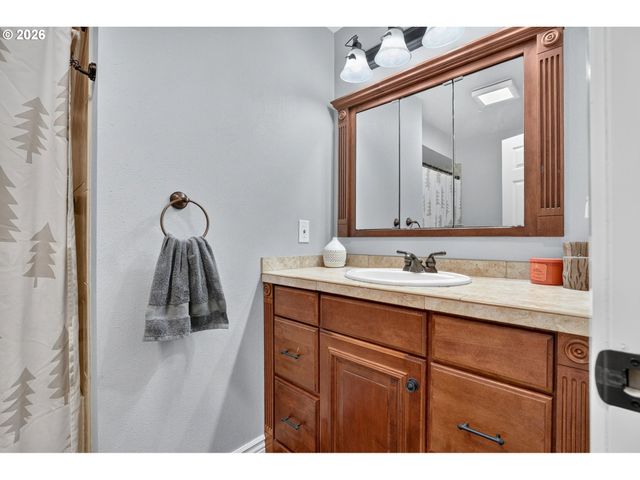 985 Nw 3RD St, Gresham, OR 97030