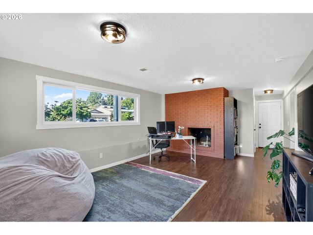 985 Nw 3RD St, Gresham, OR 97030