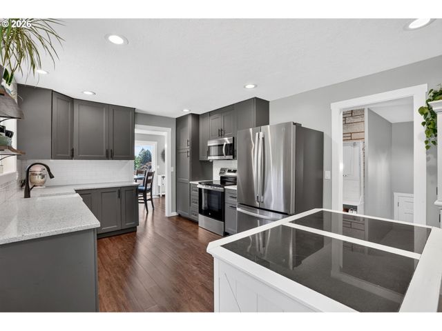 985 Nw 3RD St, Gresham, OR 97030