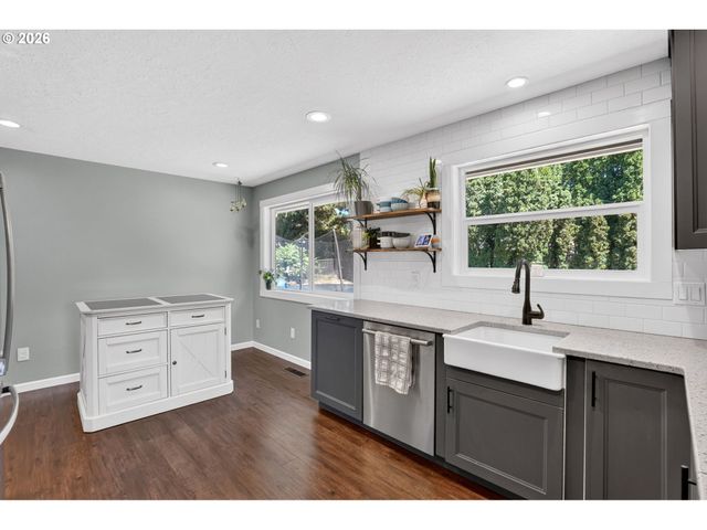 985 Nw 3RD St, Gresham, OR 97030