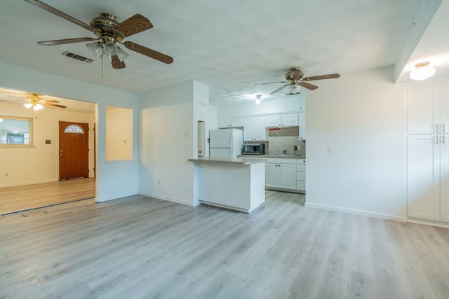 1105 Belle Street, Bedford, TX 76022
