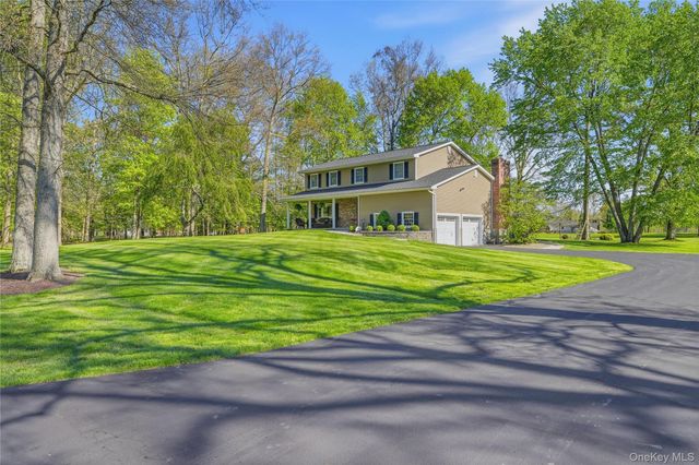 36 River Glen Road, Wallkill, NY 12589