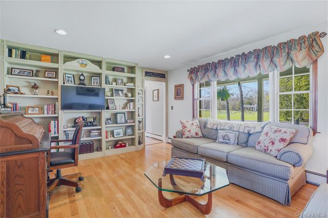 36 River Glen Road, Wallkill, NY 12589