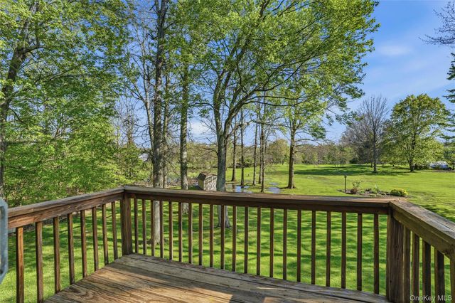36 River Glen Road, Wallkill, NY 12589