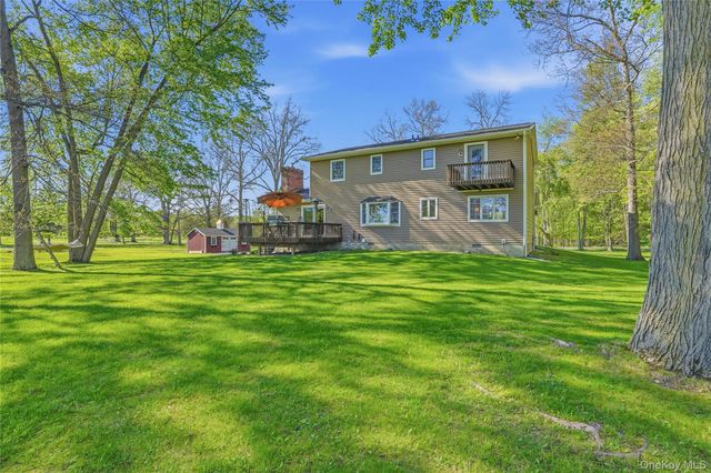 36 River Glen Road, Wallkill, NY 12589