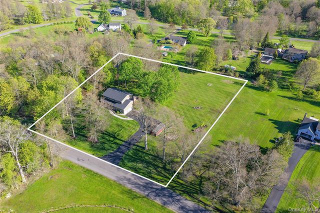 36 River Glen Road, Wallkill, NY 12589