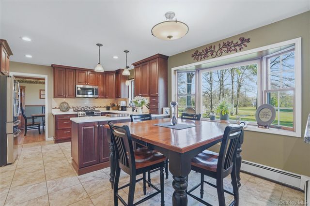 36 River Glen Road, Wallkill, NY 12589
