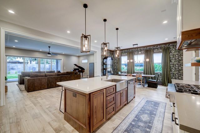 1322 Caywood Lane, Houston, TX 77055