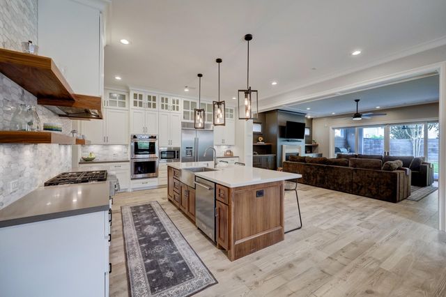 1322 Caywood Lane, Houston, TX 77055