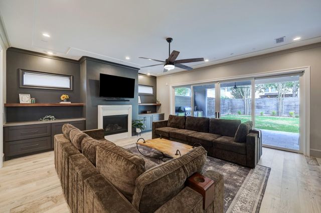 1322 Caywood Lane, Houston, TX 77055