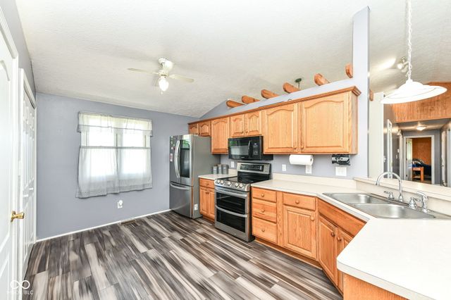 8989 W 1400 N, Elwood, IN 46036