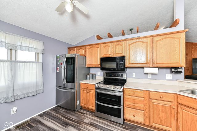 8989 W 1400 N, Elwood, IN 46036