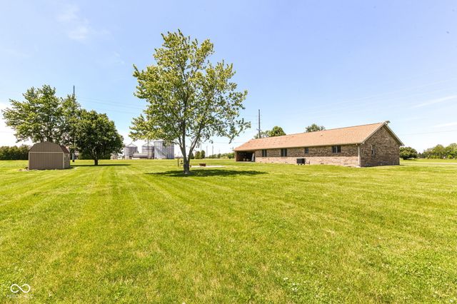 8989 W 1400 N, Elwood, IN 46036