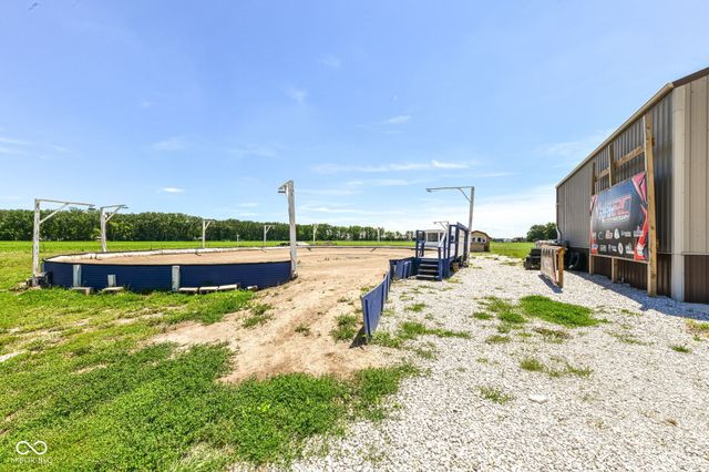 8989 W 1400 N, Elwood, IN 46036