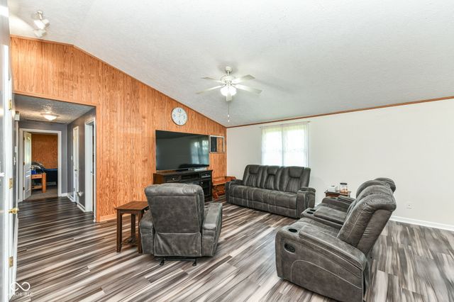 8989 W 1400 N, Elwood, IN 46036