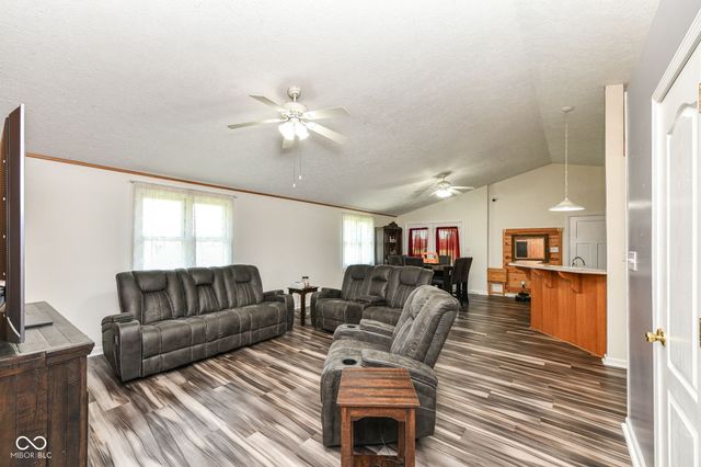 8989 W 1400 N, Elwood, IN 46036