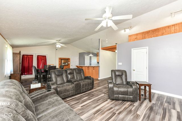 8989 W 1400 N, Elwood, IN 46036