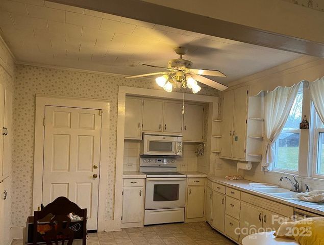 526 W Houstonville Road W 2, Hamptonville, NC 27020