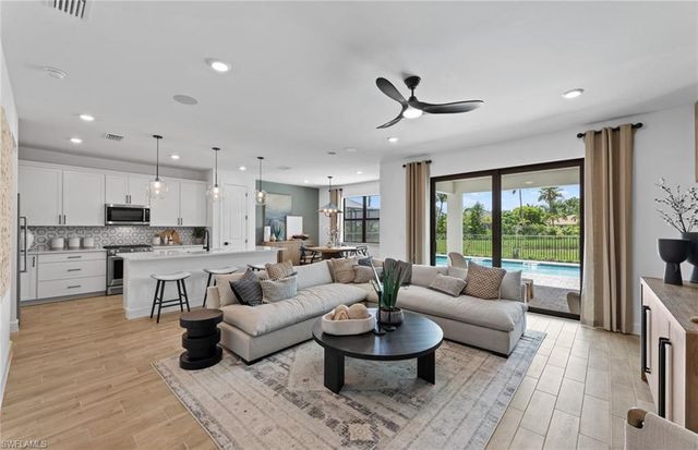 10137 Seaside WAY, Bonita Springs, FL 34135