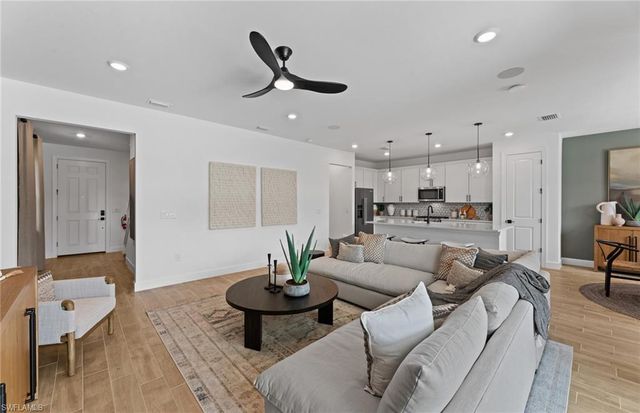 10137 Seaside WAY, Bonita Springs, FL 34135