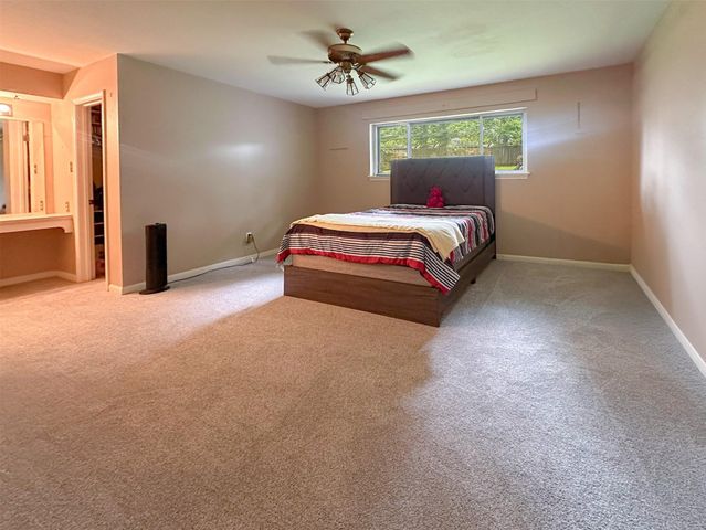 127 Begonia Street, Lake Jackson, TX 77566