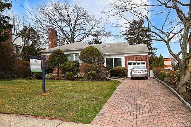 97 Vanderbilt Avenue, Manhasset, NY 11030