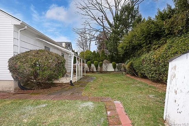 97 Vanderbilt Avenue, Manhasset, NY 11030