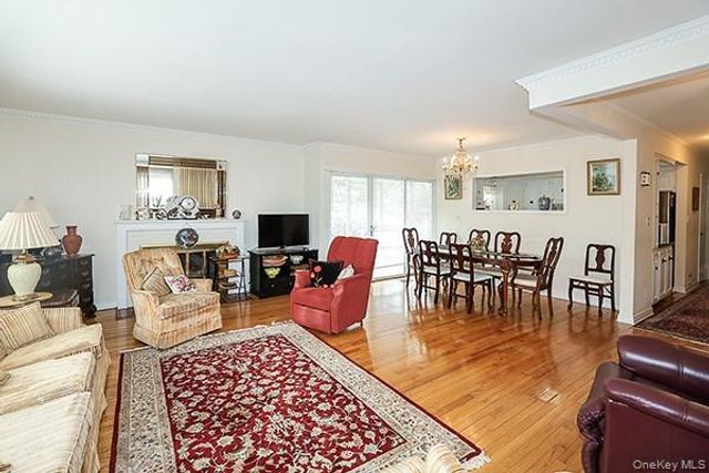 97 Vanderbilt Avenue, Manhasset, NY 11030