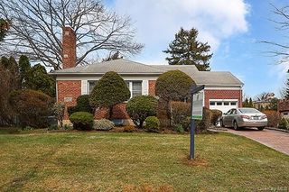 97 Vanderbilt Avenue, Manhasset, NY 11030