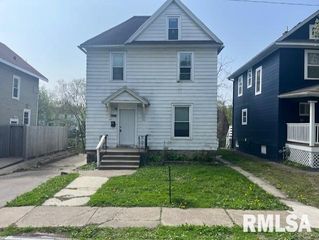 1015 ARLINGTON Court, Davenport, IA 52803
