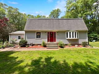 2 Roe Ln, Millbury, MA 01527
