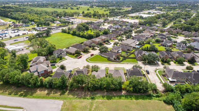 204 Rippling Creek Lane, Alvin, TX 77511