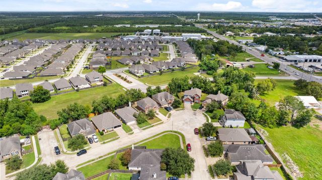 204 Rippling Creek Lane, Alvin, TX 77511