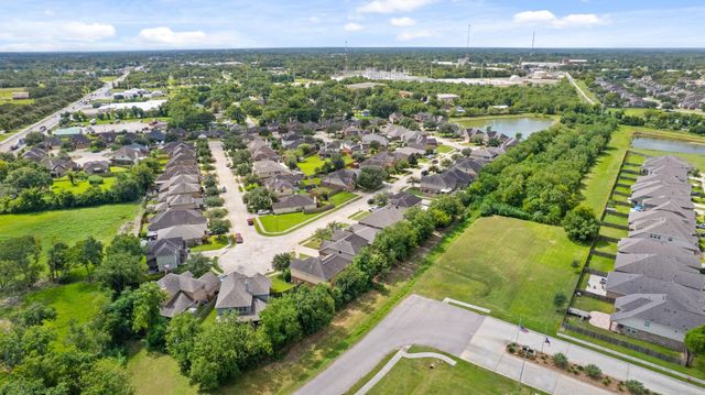204 Rippling Creek Lane, Alvin, TX 77511