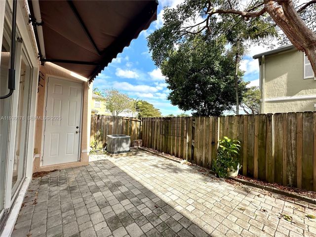 2933 SE 2nd Dr 9, Homestead, FL 33033