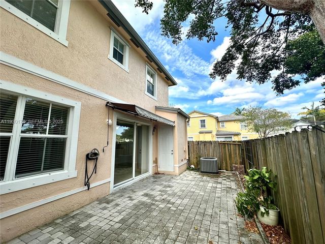 2933 SE 2nd Dr 9, Homestead, FL 33033