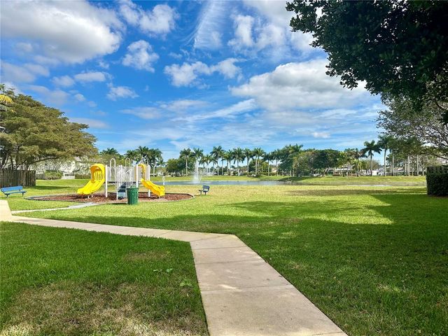 2933 SE 2nd Dr 9, Homestead, FL 33033