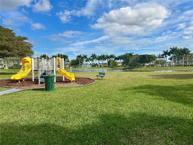 2933 SE 2nd Dr 9, Homestead, FL 33033