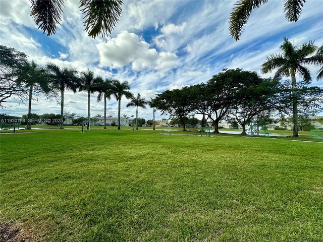 2933 SE 2nd Dr 9, Homestead, FL 33033