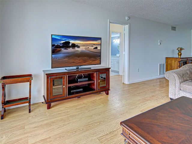 414 CERROMAR CIRCLE S 152, Venice, FL 34293