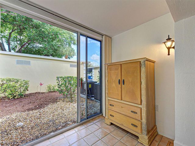 414 CERROMAR CIRCLE S 152, Venice, FL 34293