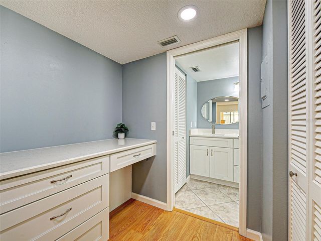 414 CERROMAR CIRCLE S 152, Venice, FL 34293