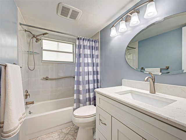 414 CERROMAR CIRCLE S 152, Venice, FL 34293