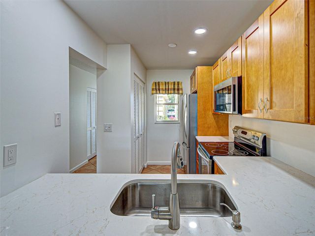 414 CERROMAR CIRCLE S 152, Venice, FL 34293