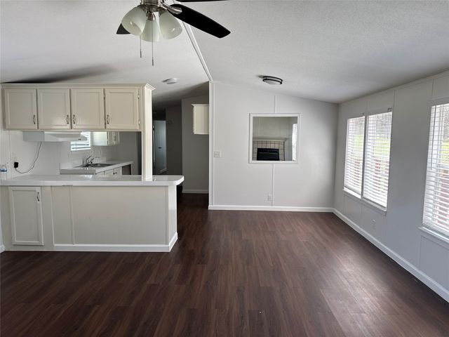 4201 N I 45, Ennis, TX 75119