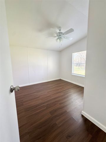 4201 N I 45, Ennis, TX 75119