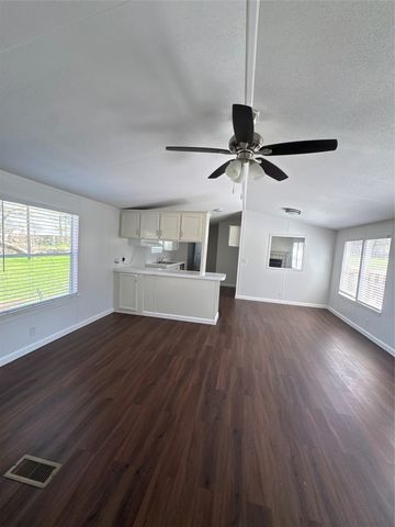 4201 N I 45, Ennis, TX 75119