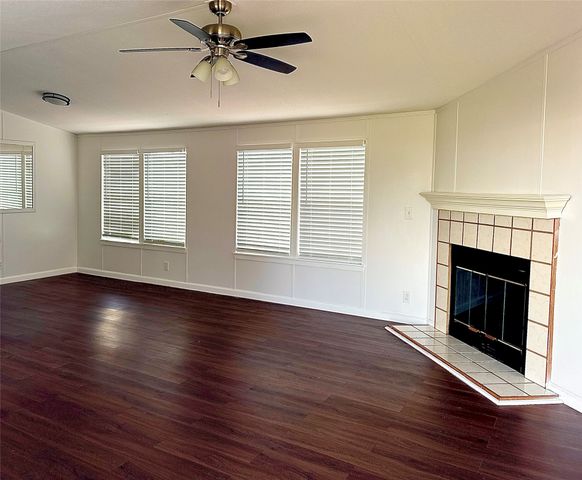 4201 N I 45, Ennis, TX 75119